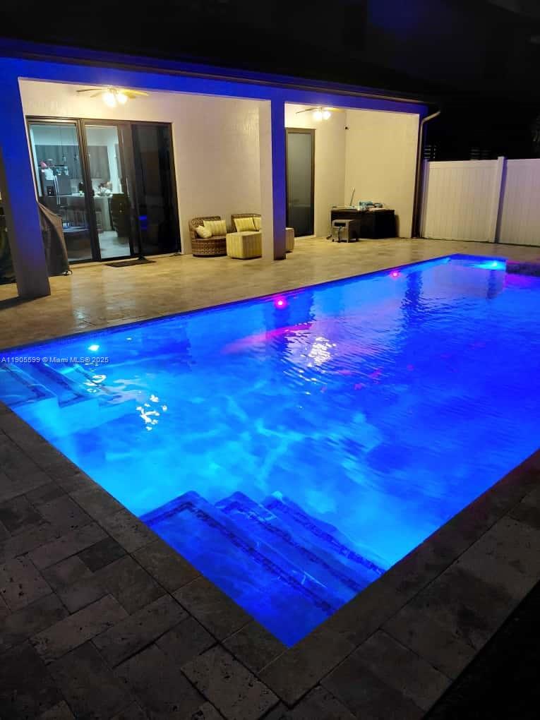 WHISPERING OAKS - Residential