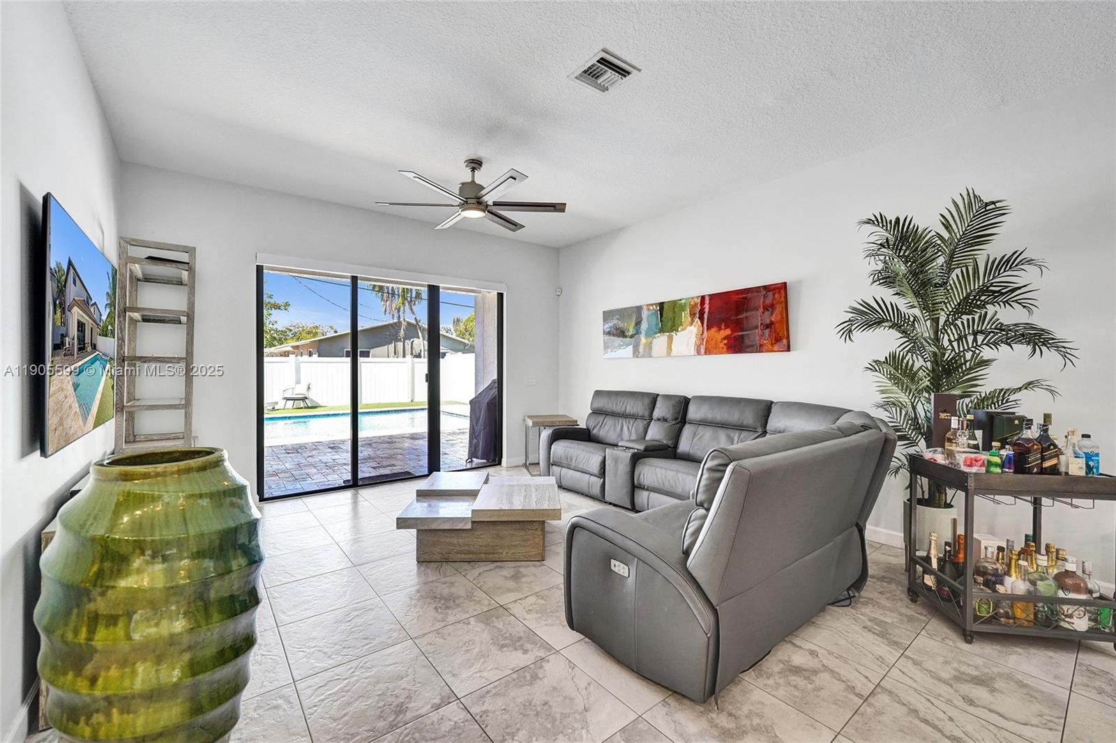 WHISPERING OAKS - Residential