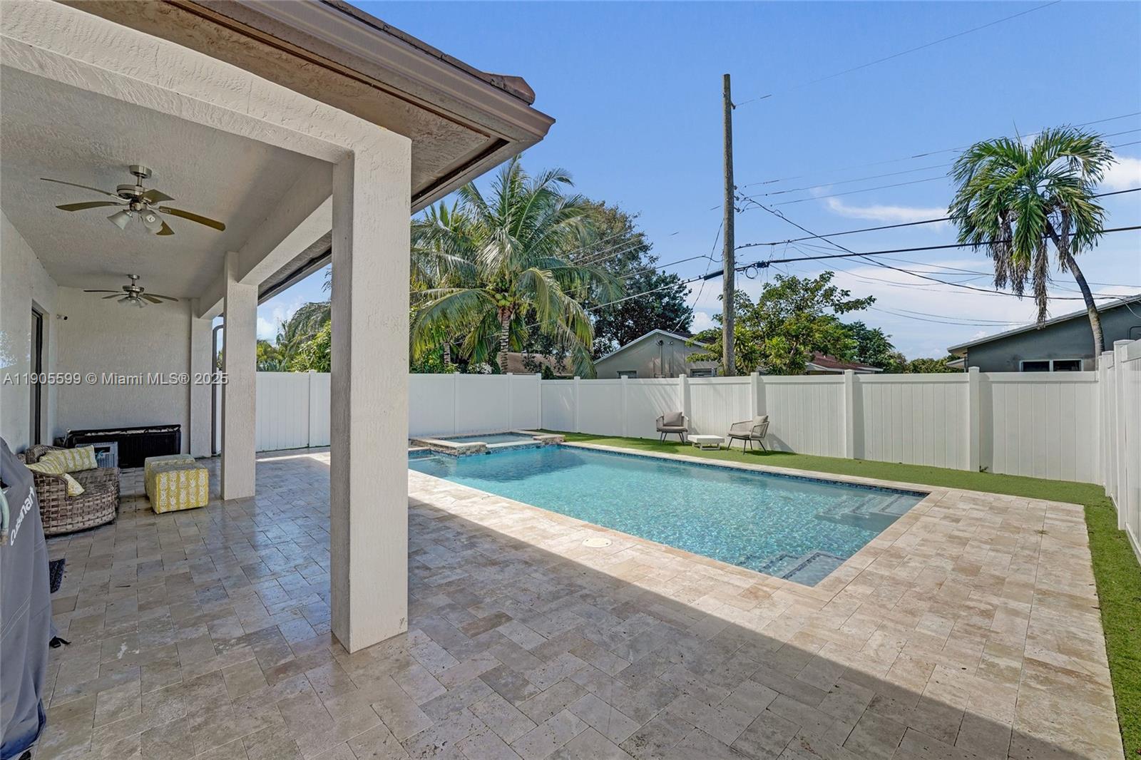 WHISPERING OAKS - Residential