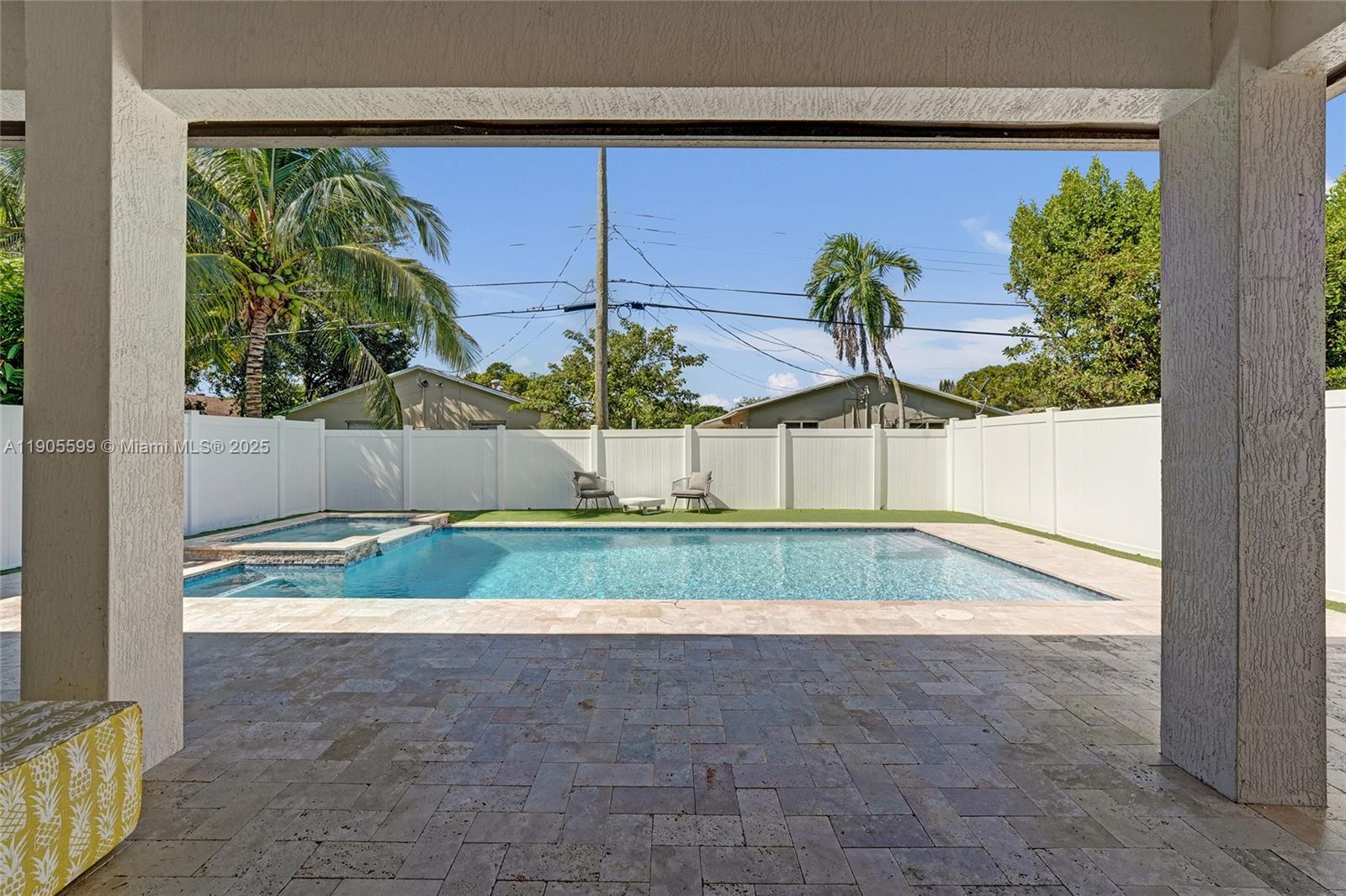 WHISPERING OAKS - Residential