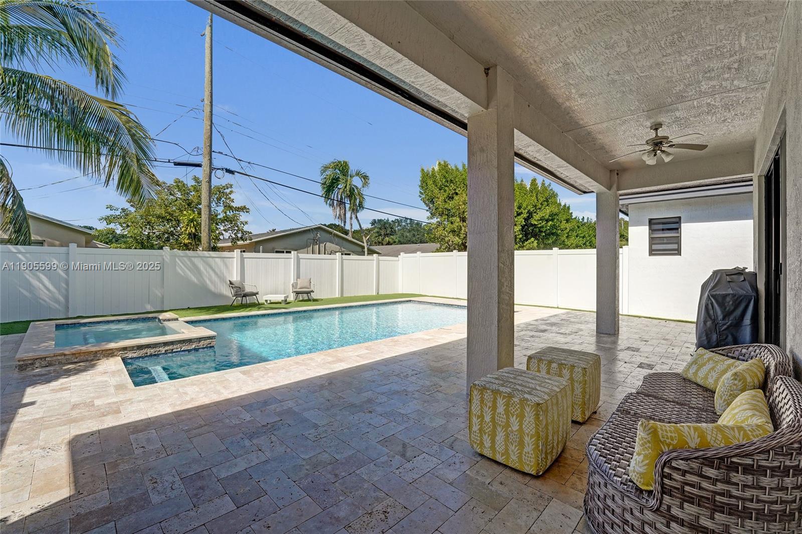 WHISPERING OAKS - Residential