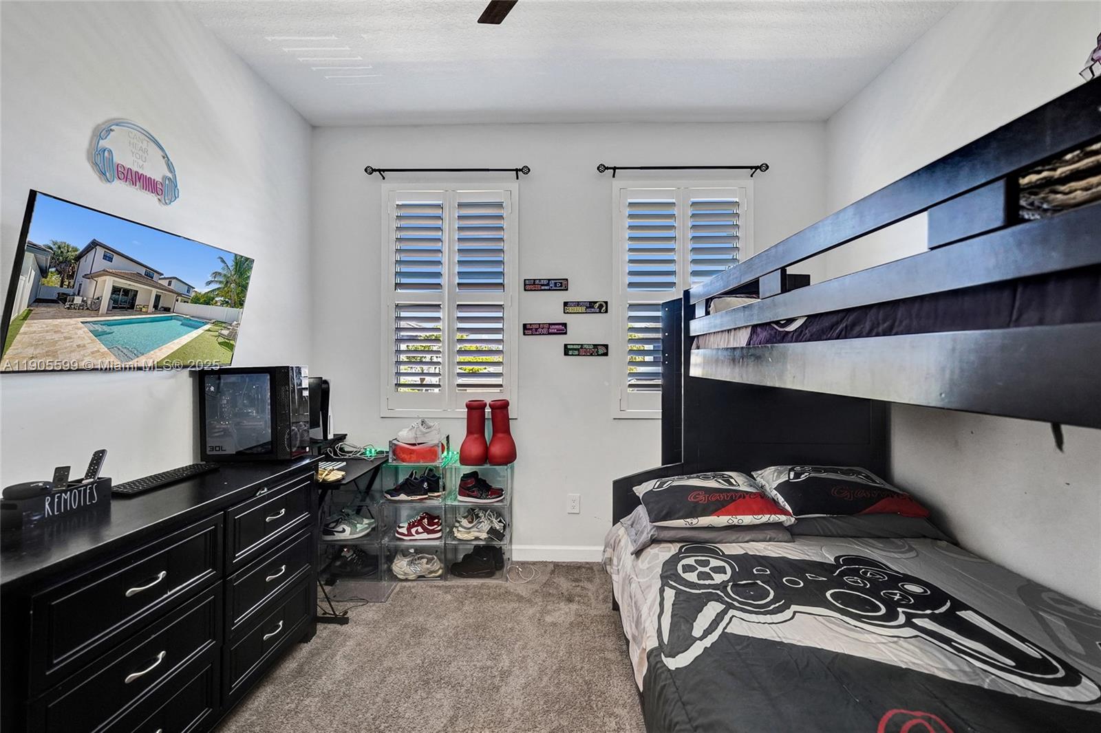 WHISPERING OAKS - Residential