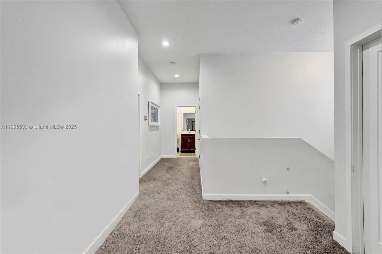 WHISPERING OAKS - Residential