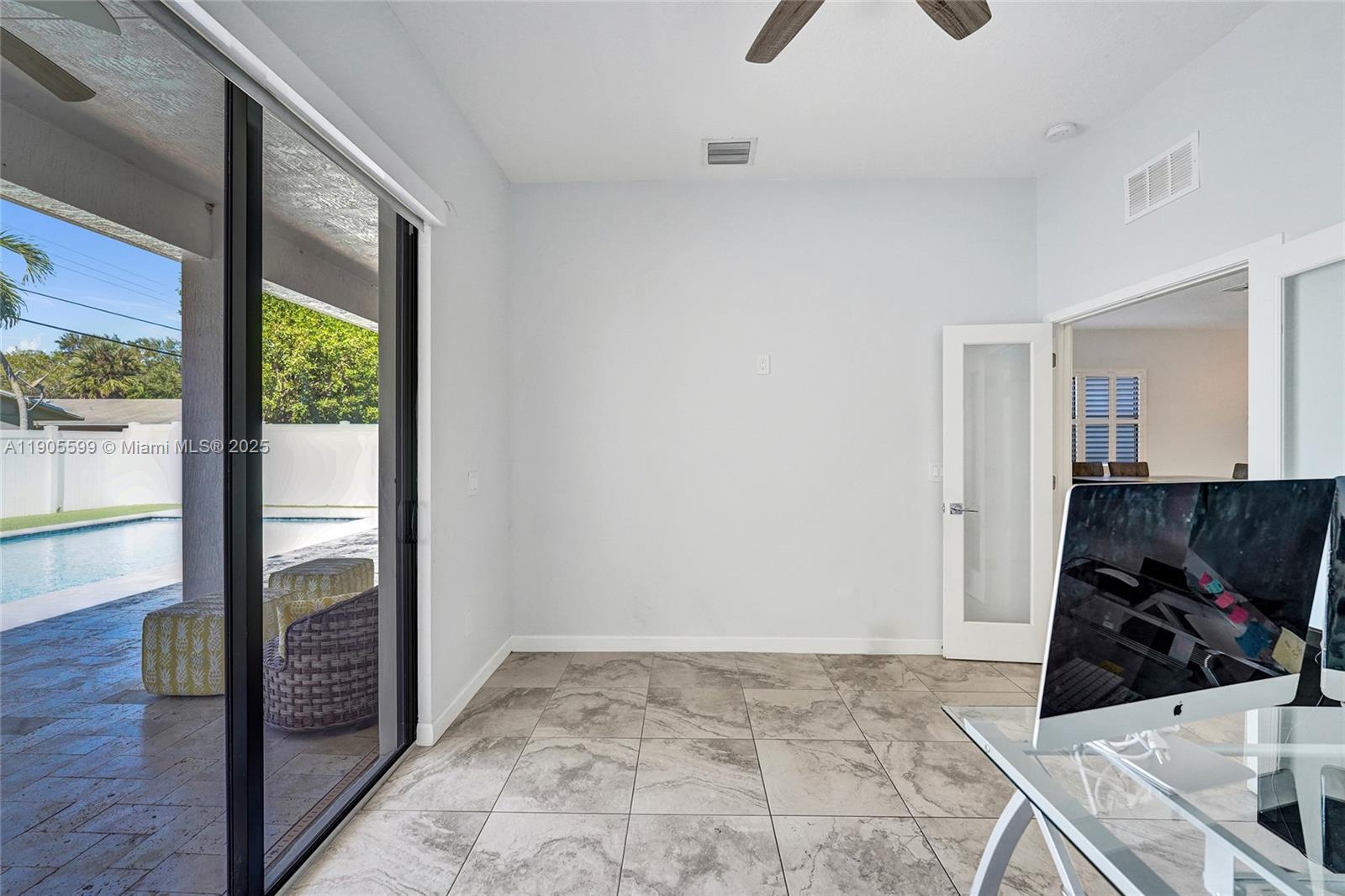 WHISPERING OAKS - Residential