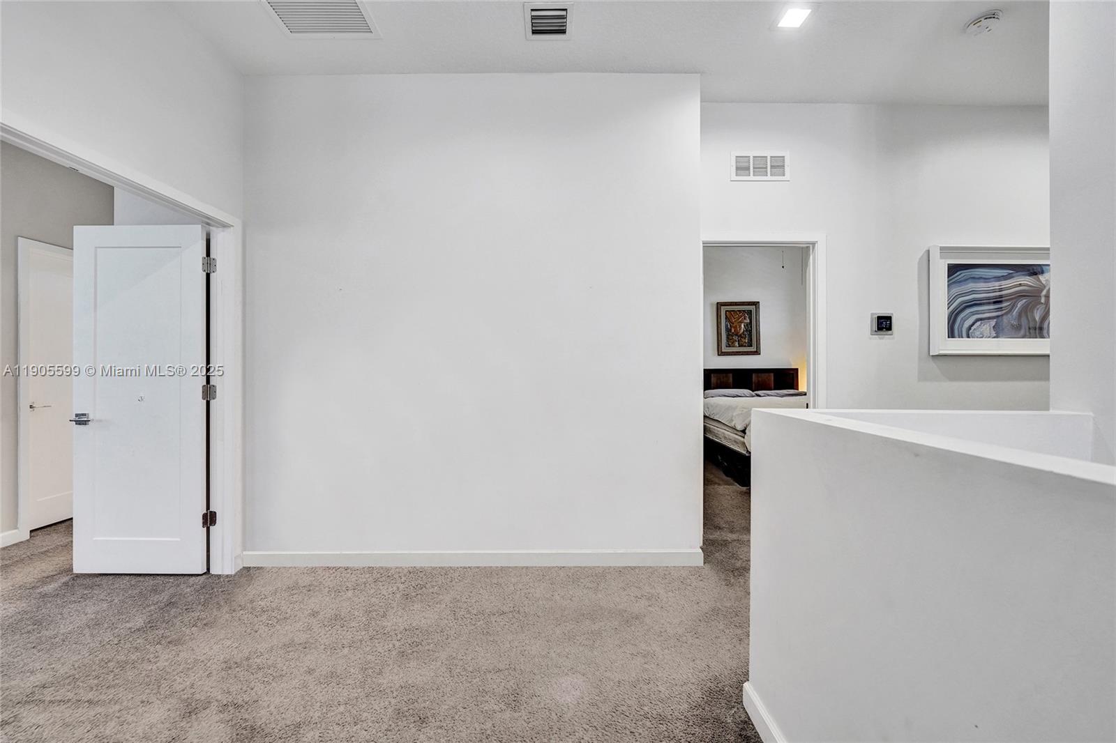 WHISPERING OAKS - Residential