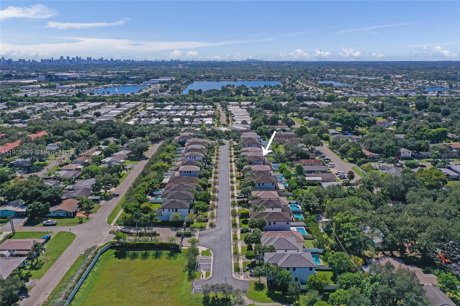 WHISPERING OAKS - Residential