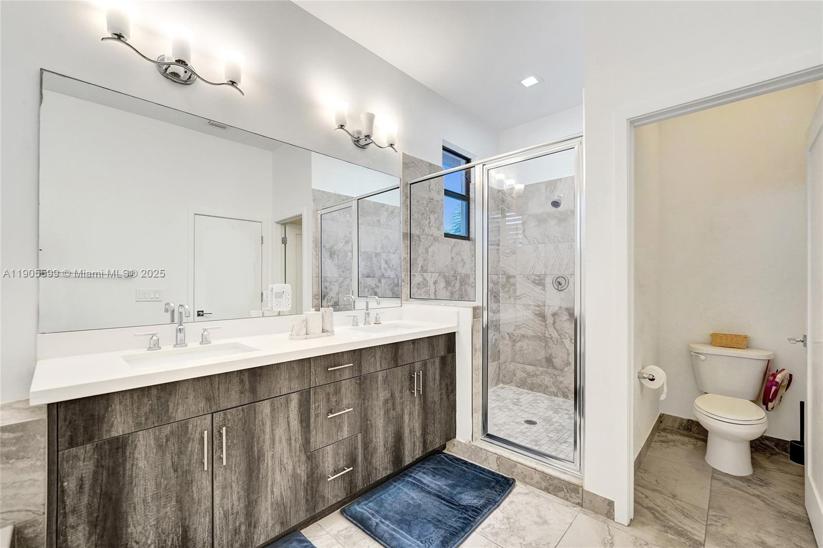 WHISPERING OAKS - Residential