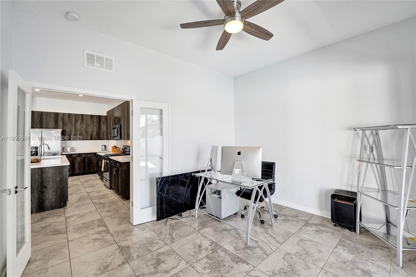 WHISPERING OAKS - Residential