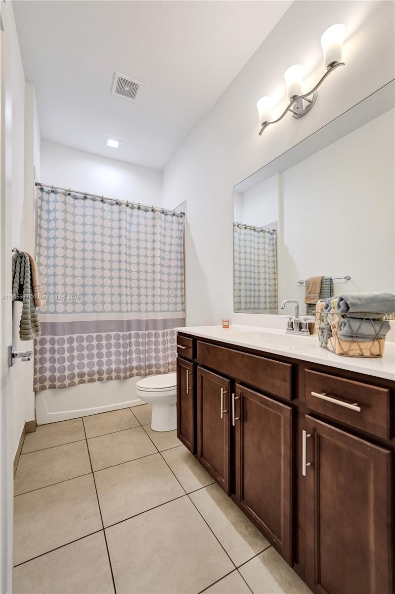 WHISPERING OAKS - Residential