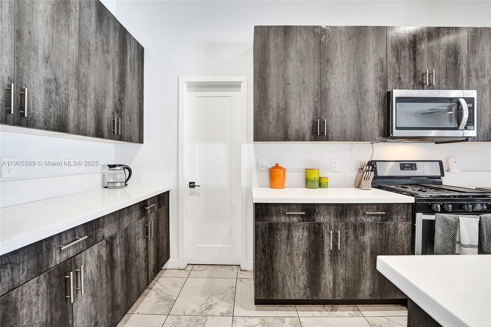 WHISPERING OAKS - Residential