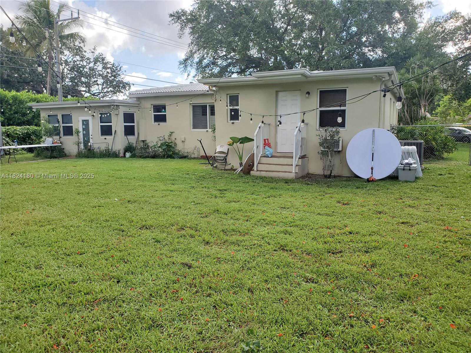 324 La Villa Dr