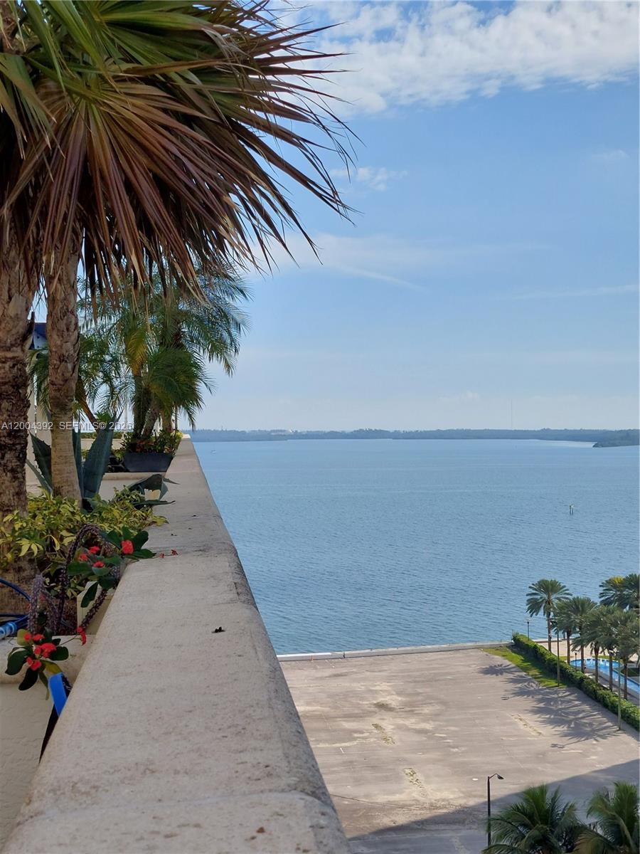 THE CLUB AT BRICKELL BAY - Residential Lease