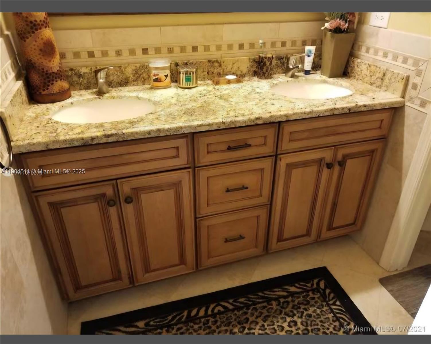 REPLAT OF COUNTRY LAKES - Residential Lease