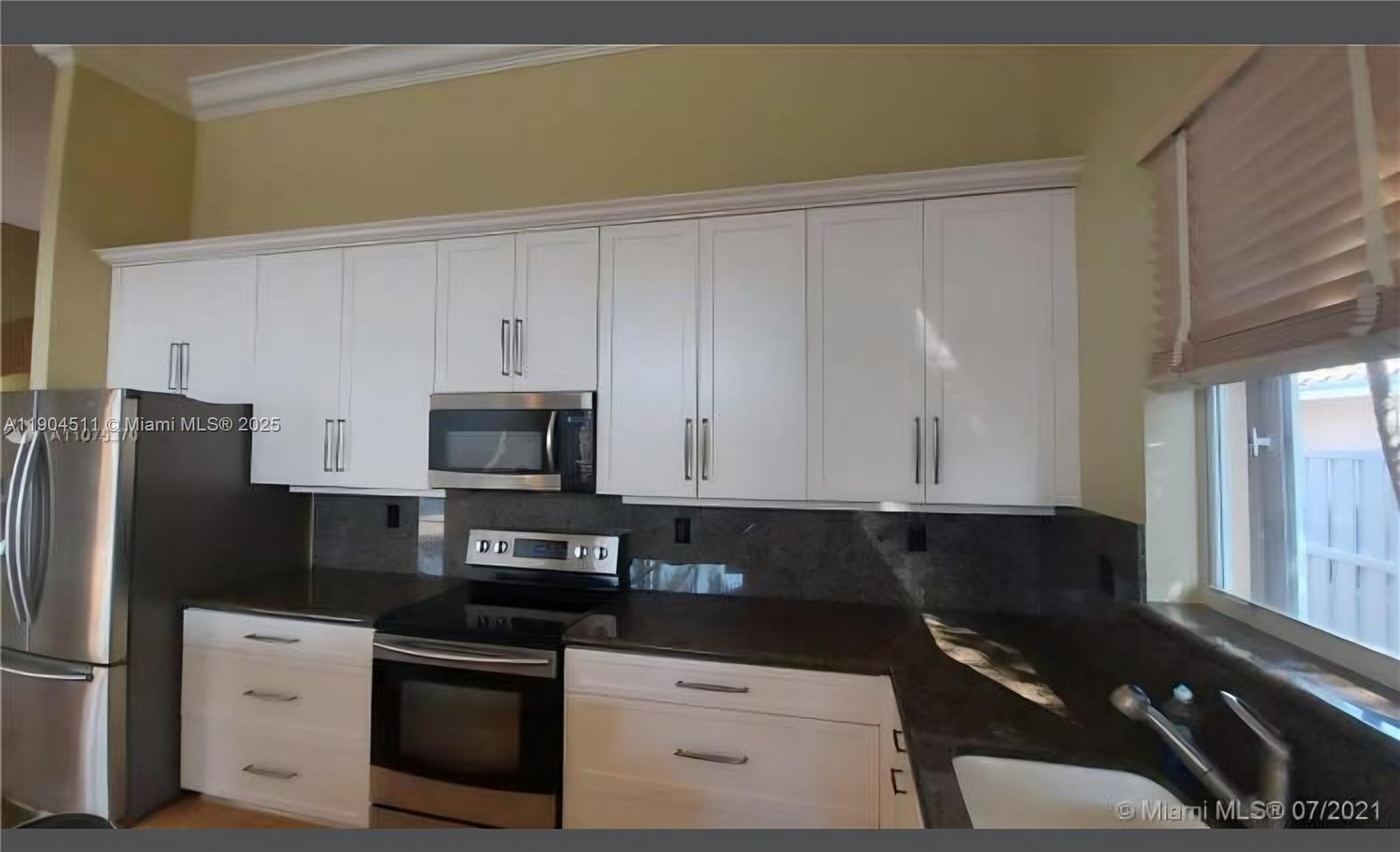 REPLAT OF COUNTRY LAKES - Residential Lease