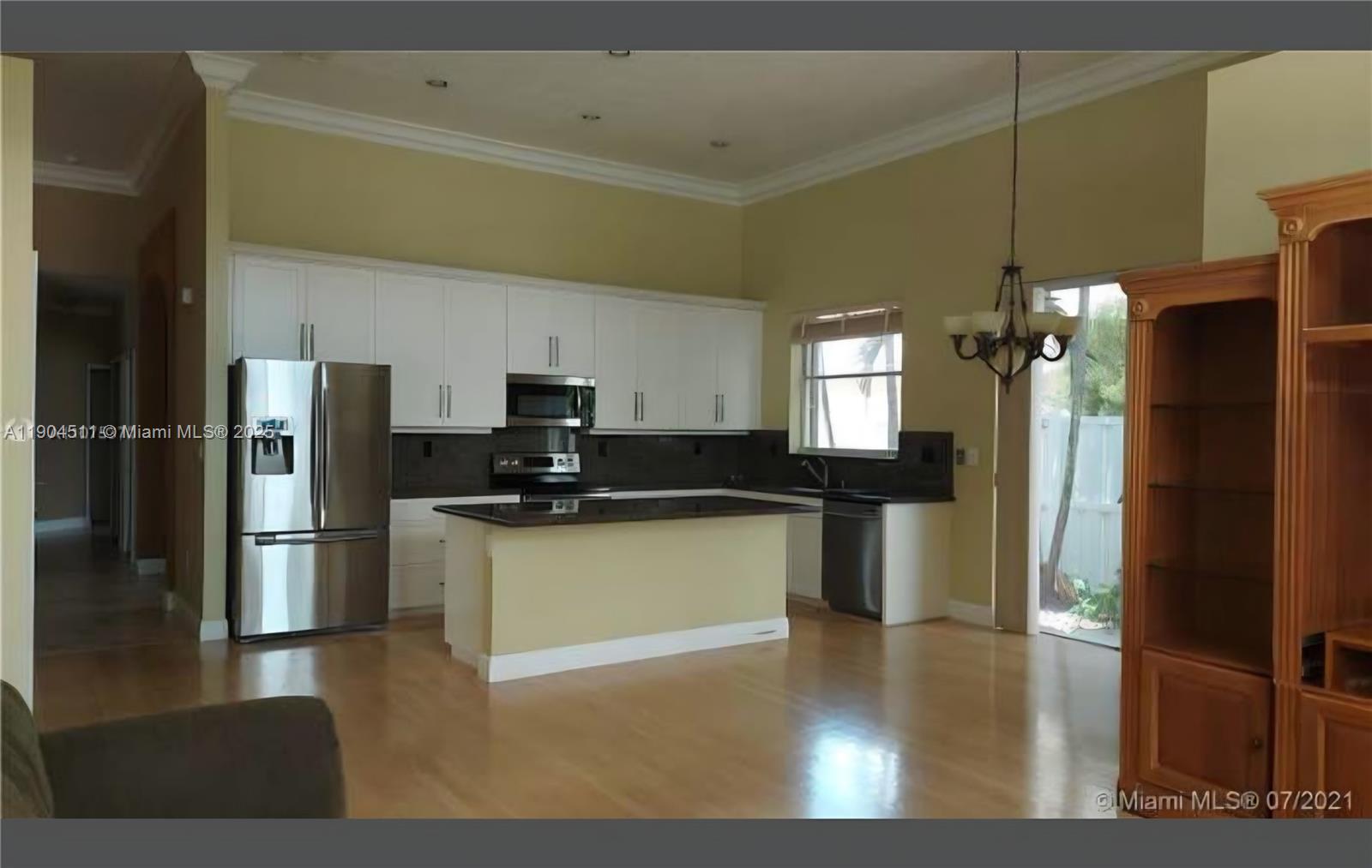 REPLAT OF COUNTRY LAKES - Residential Lease