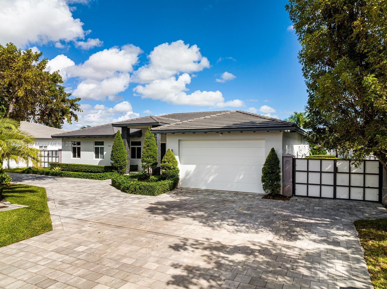 7441 Sw 125th Ave, Miami, Broward County, Florida - 5 Bedrooms  
4 Bathrooms - 
