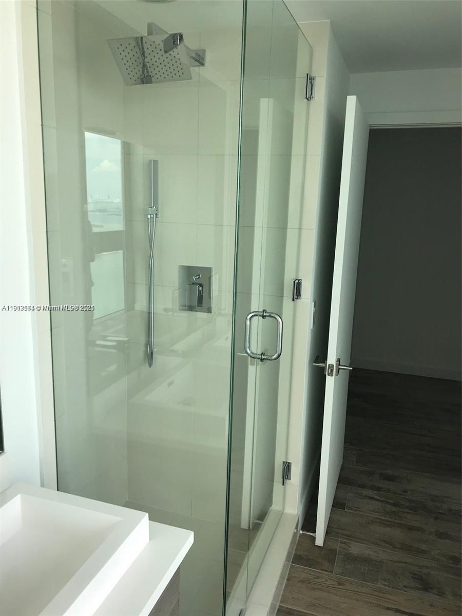 PARAISO BAY CONDO - Residential Lease