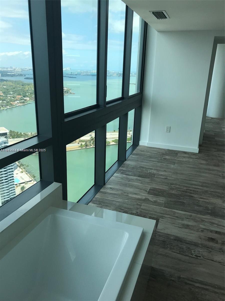 PARAISO BAY CONDO - Residential Lease