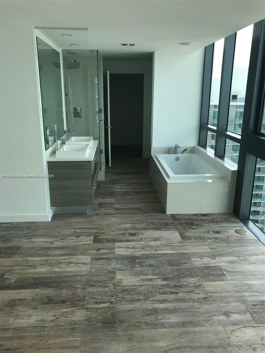 PARAISO BAY CONDO - Residential Lease