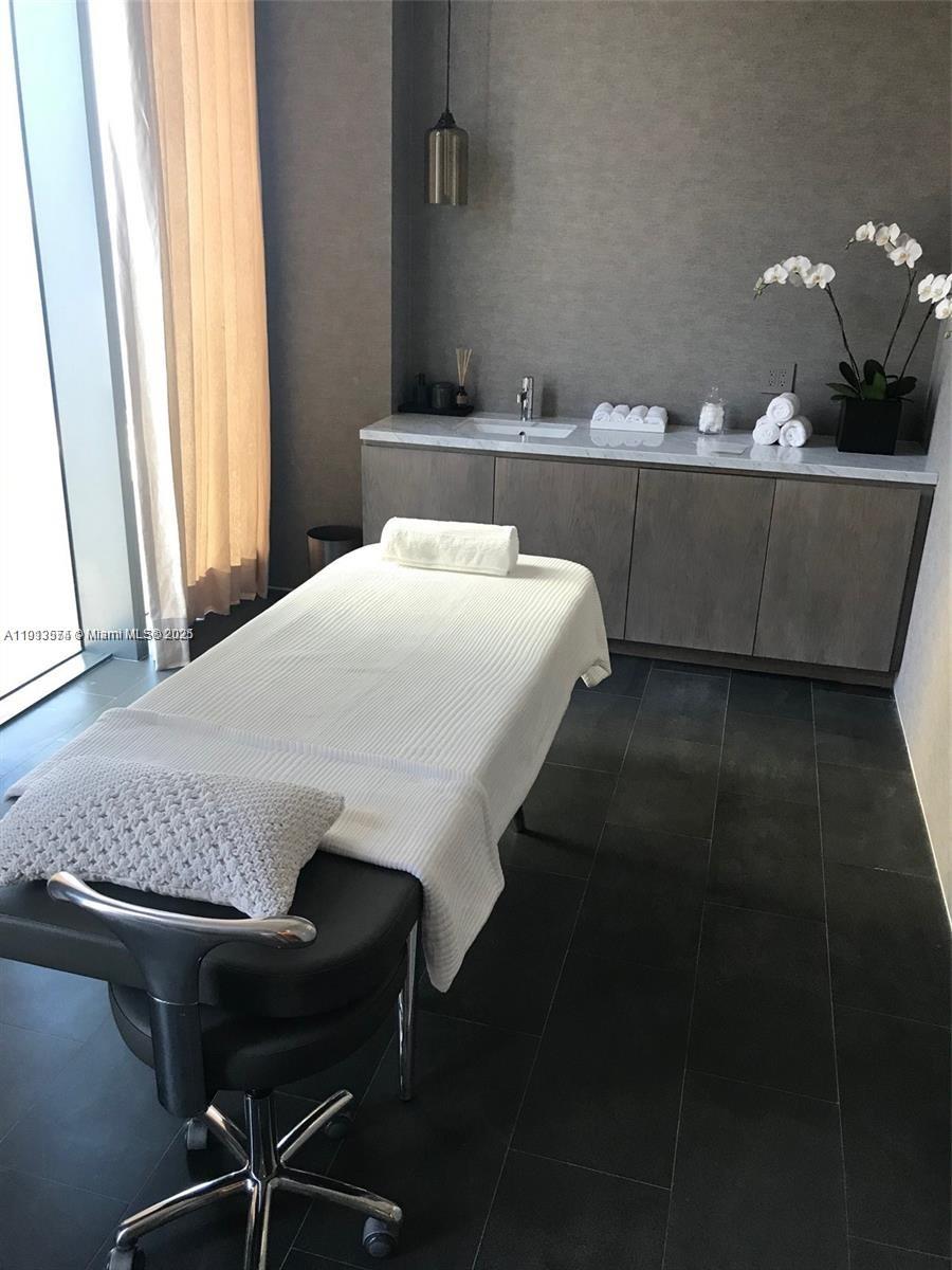 PARAISO BAY CONDO - Residential Lease