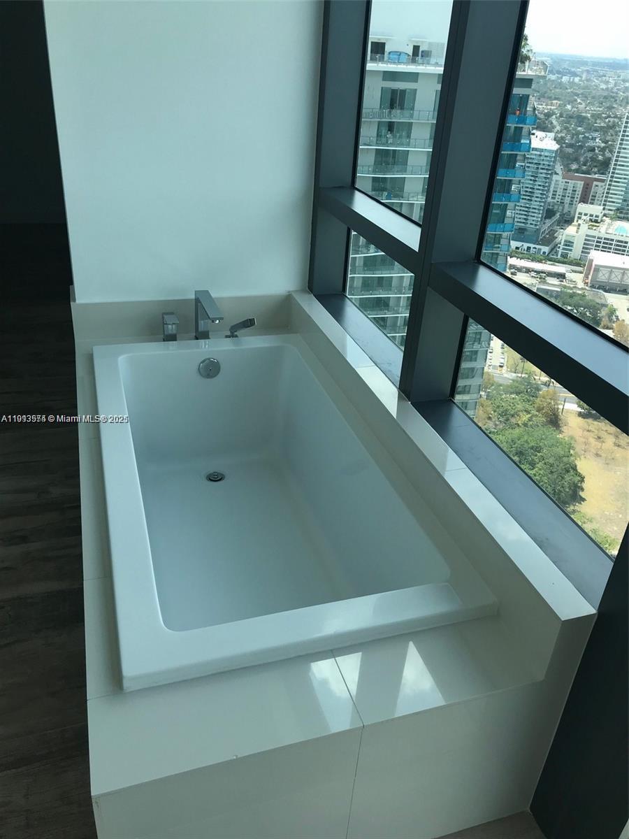 PARAISO BAY CONDO - Residential Lease