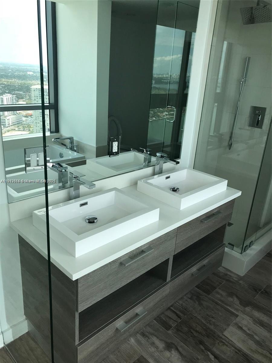 PARAISO BAY CONDO - Residential Lease