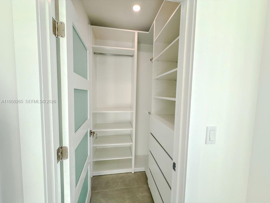 COUNTRY CLUB ESTATES SEC - Residential