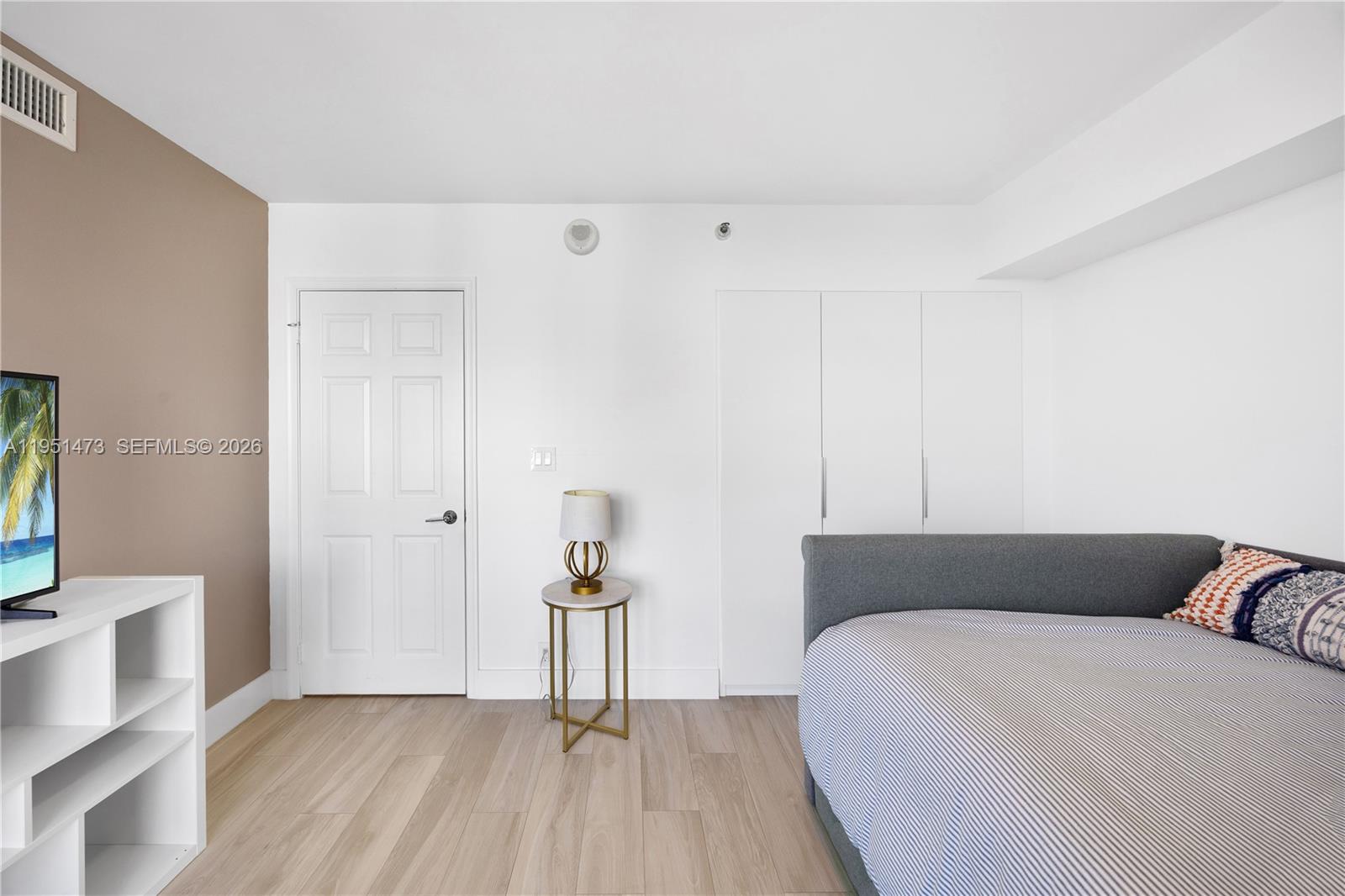 MYSTIC POINTE TOWER 500 C - Residential