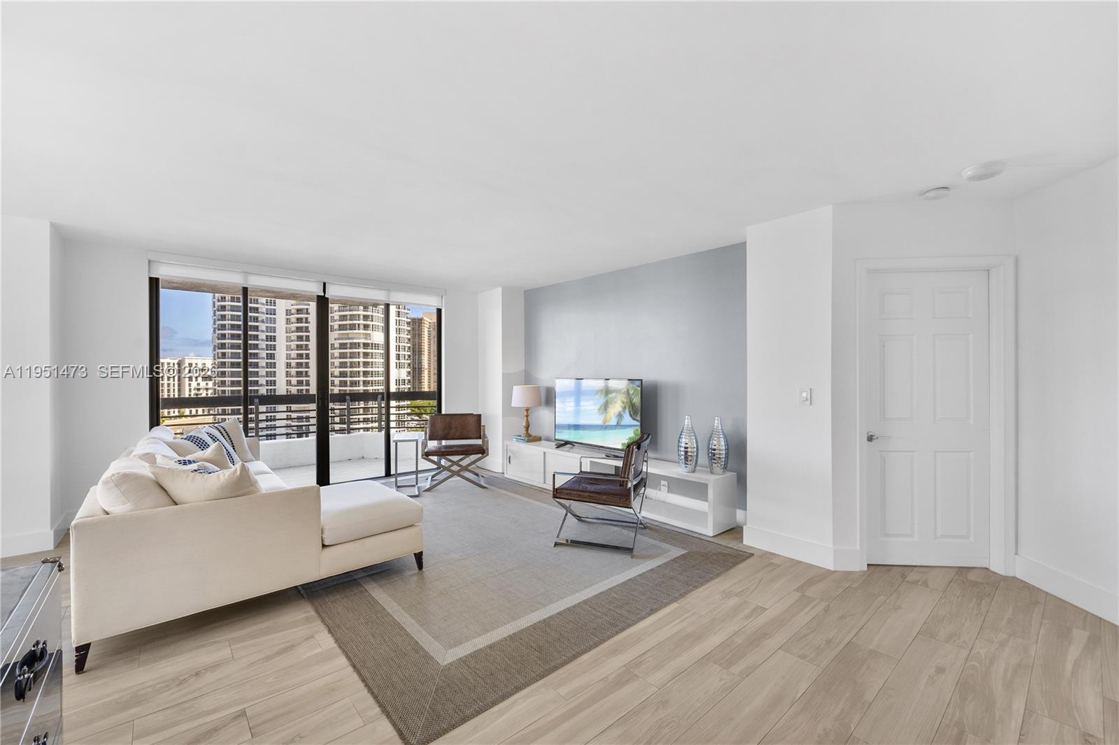 MYSTIC POINTE TOWER 500 C - Residential