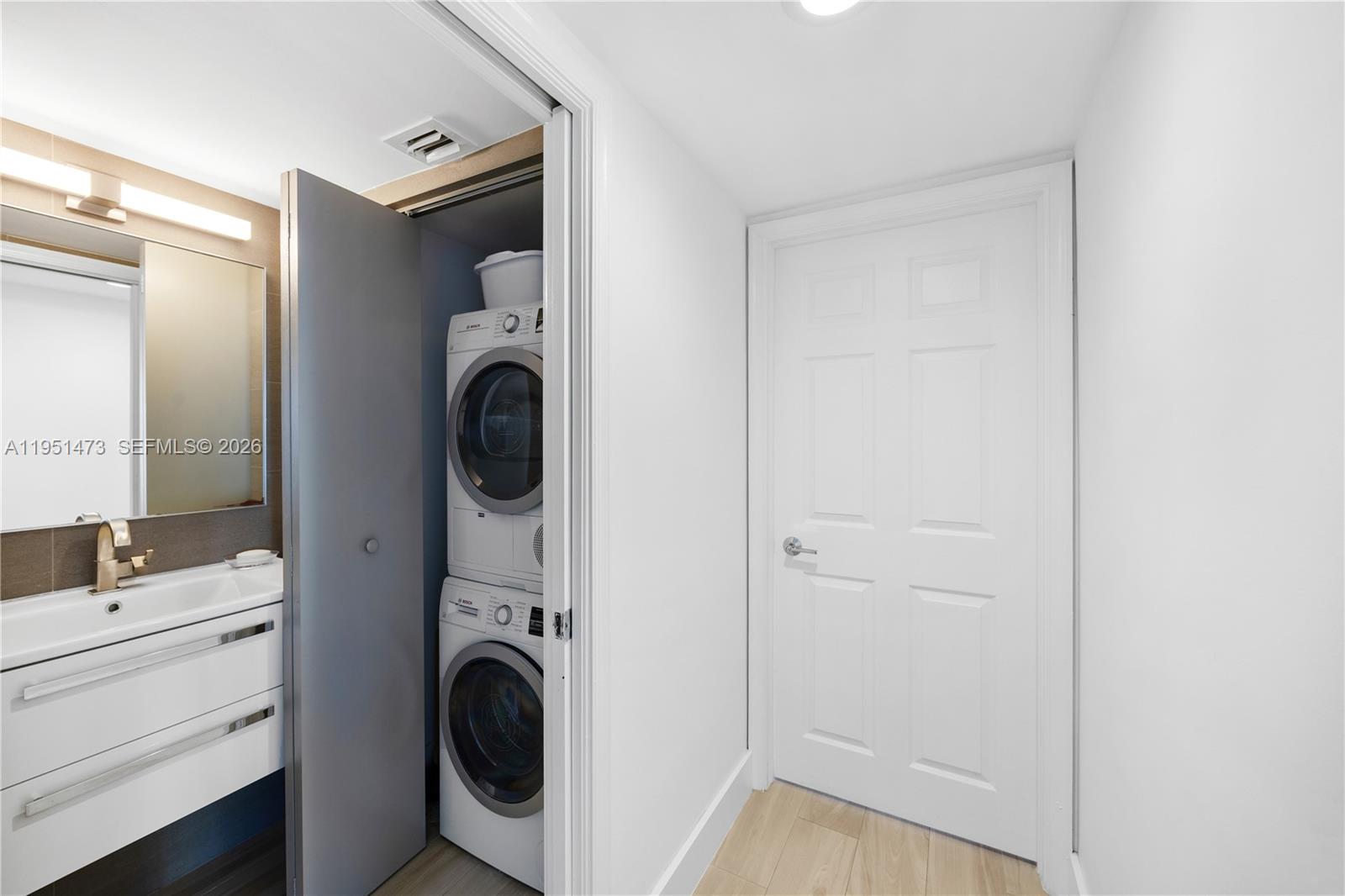 MYSTIC POINTE TOWER 500 C - Residential