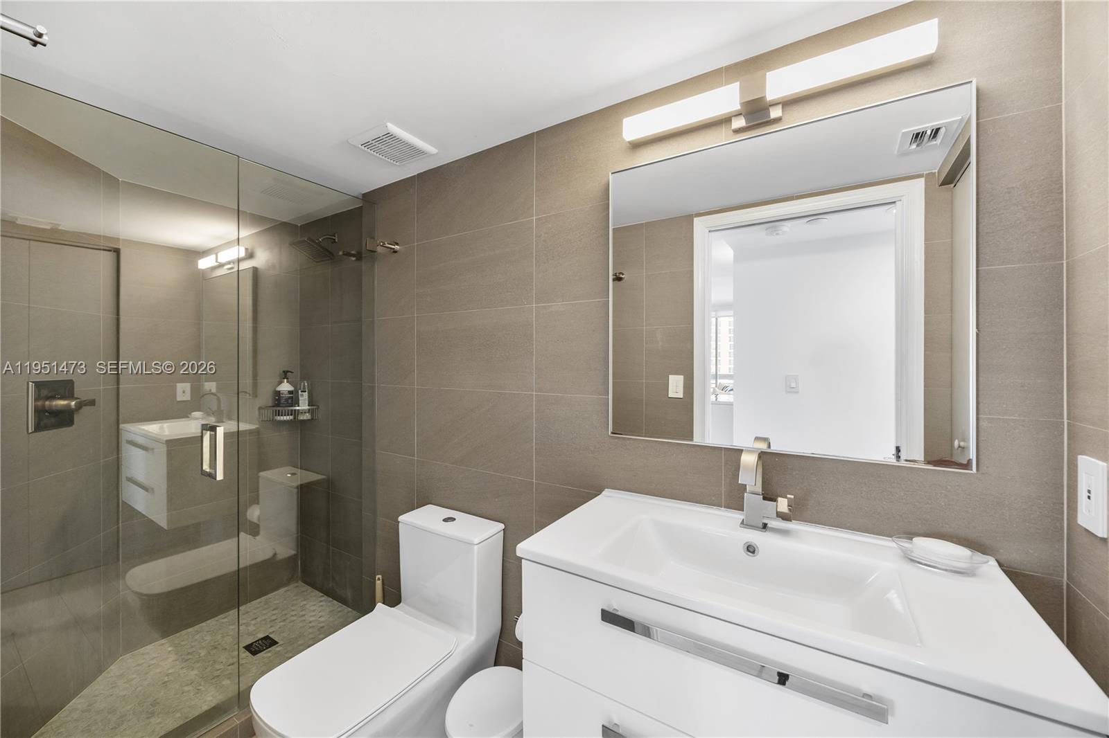 MYSTIC POINTE TOWER 500 C - Residential