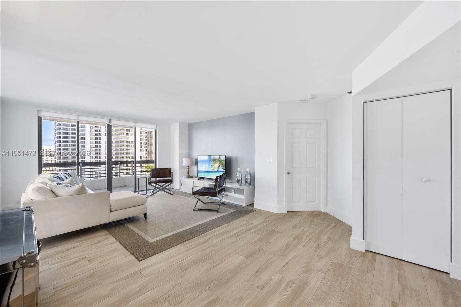 MYSTIC POINTE TOWER 500 C - Residential