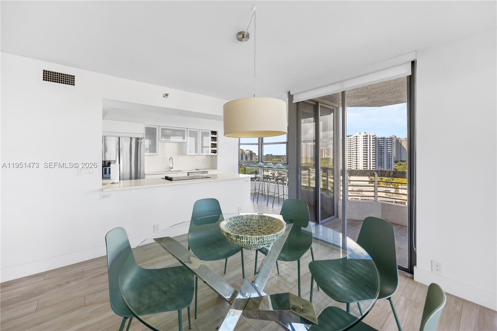 MYSTIC POINTE TOWER 500 C - Residential