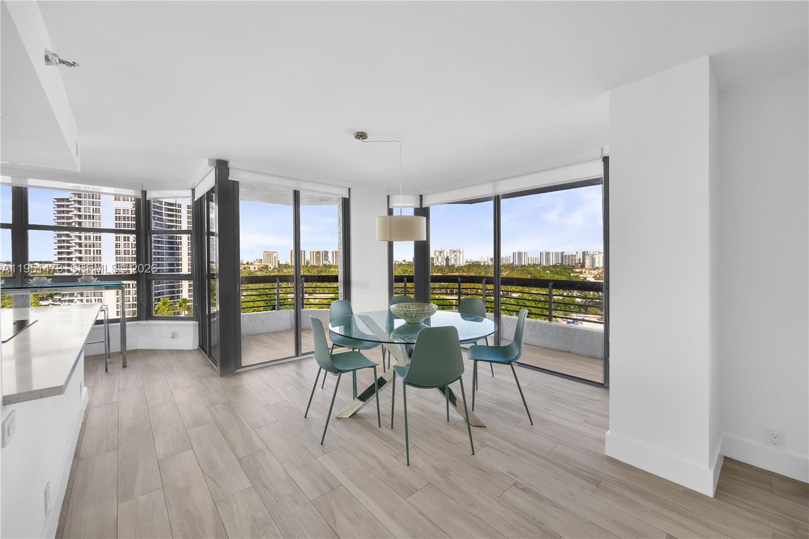 MYSTIC POINTE TOWER 500 C - Residential