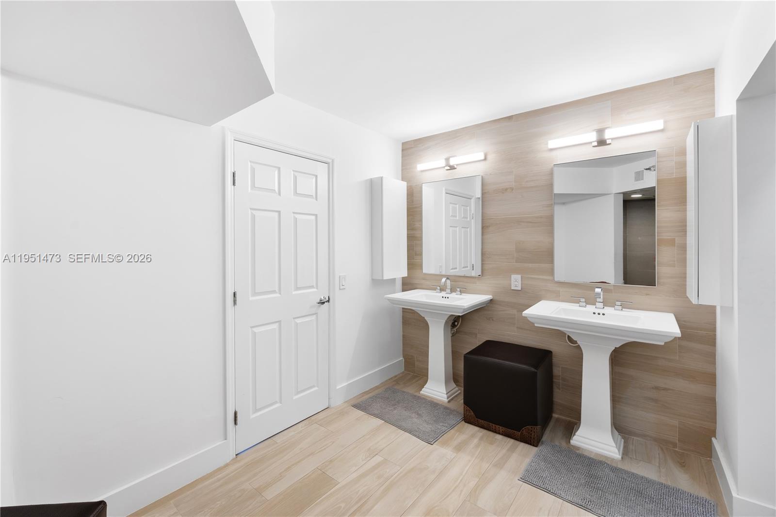 MYSTIC POINTE TOWER 500 C - Residential