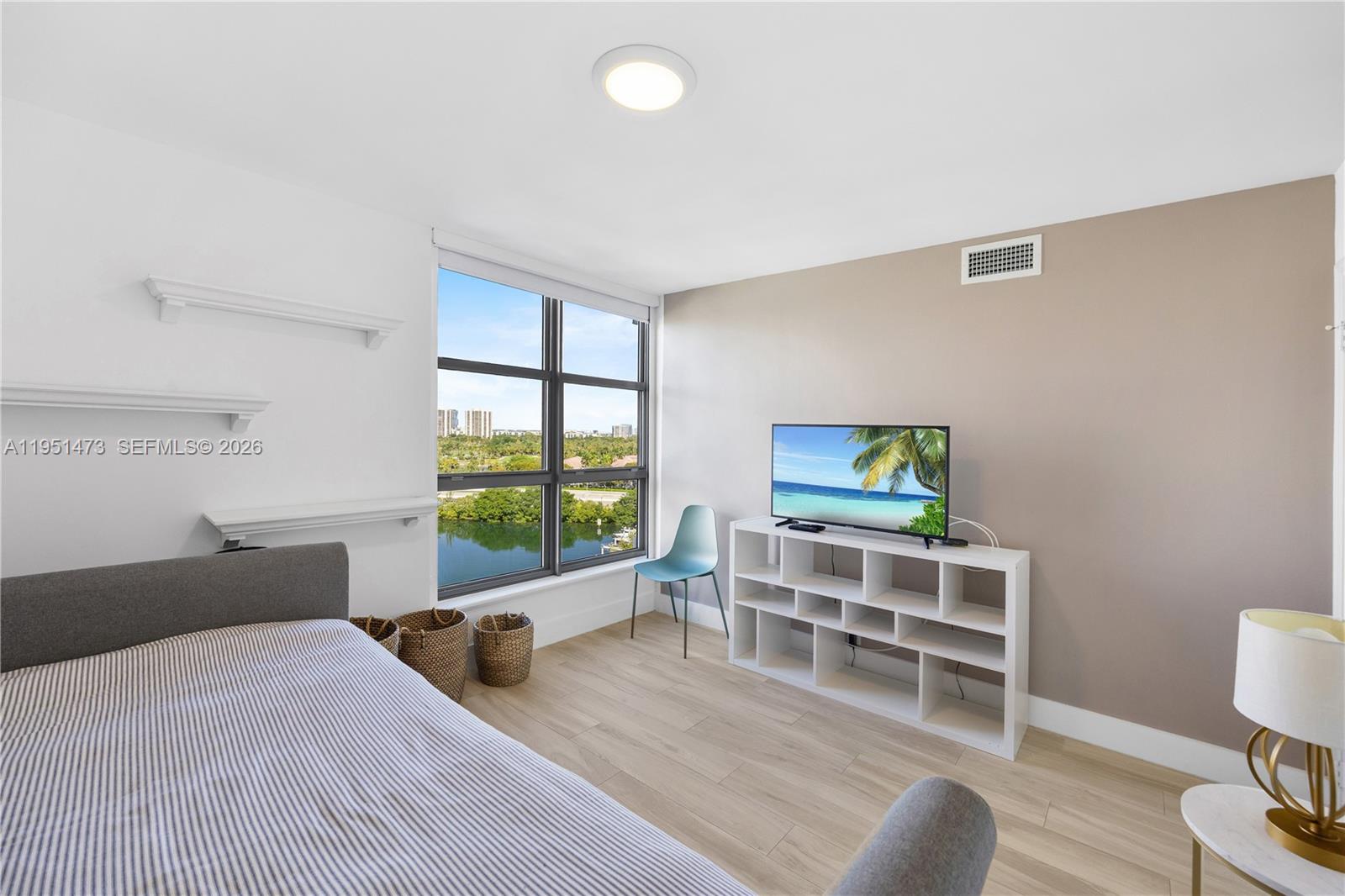 MYSTIC POINTE TOWER 500 C - Residential