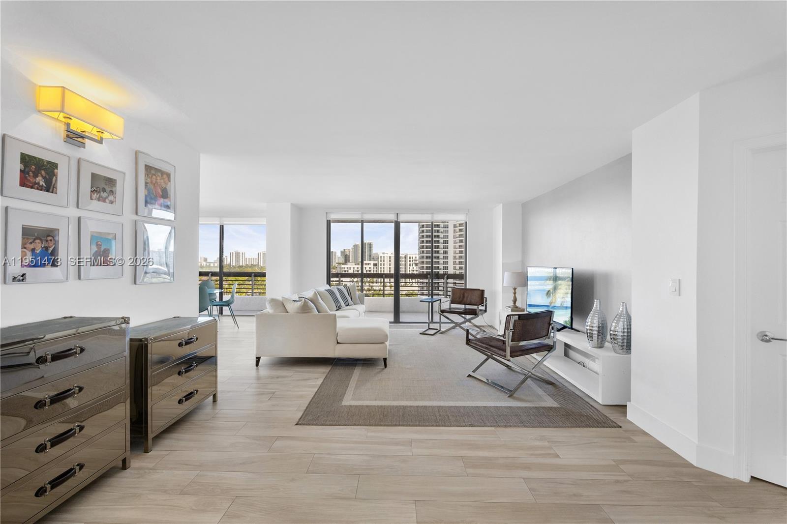 MYSTIC POINTE TOWER 500 C - Residential