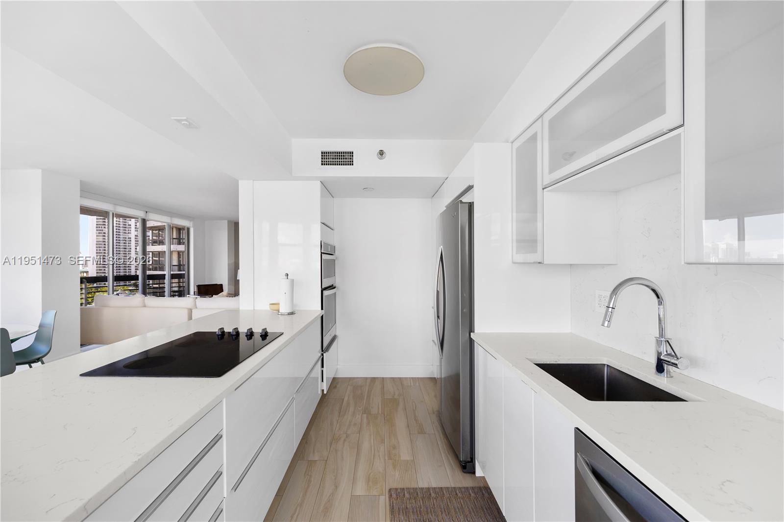 MYSTIC POINTE TOWER 500 C - Residential