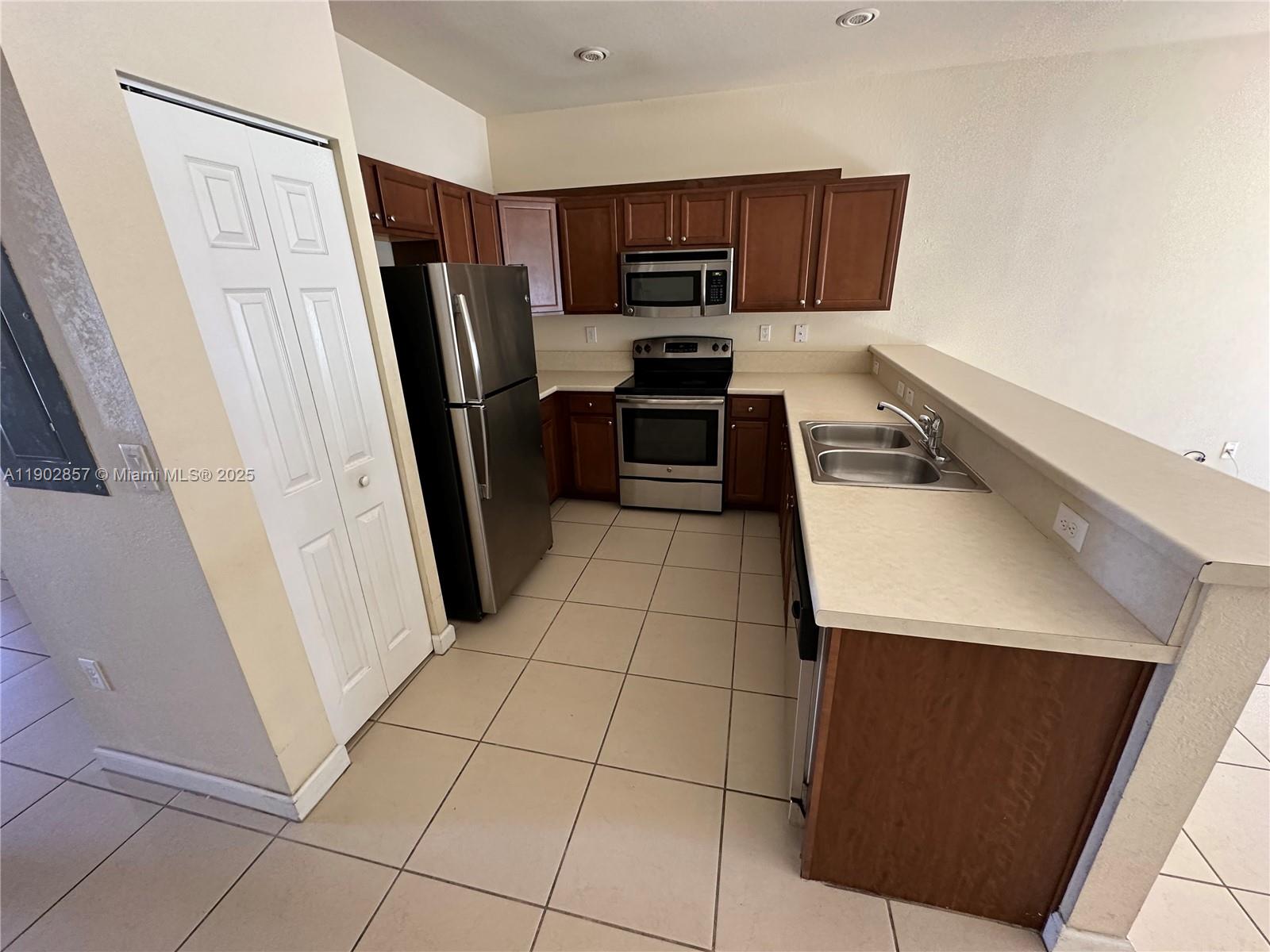 BELLAGIO VILLAS - Residential Lease