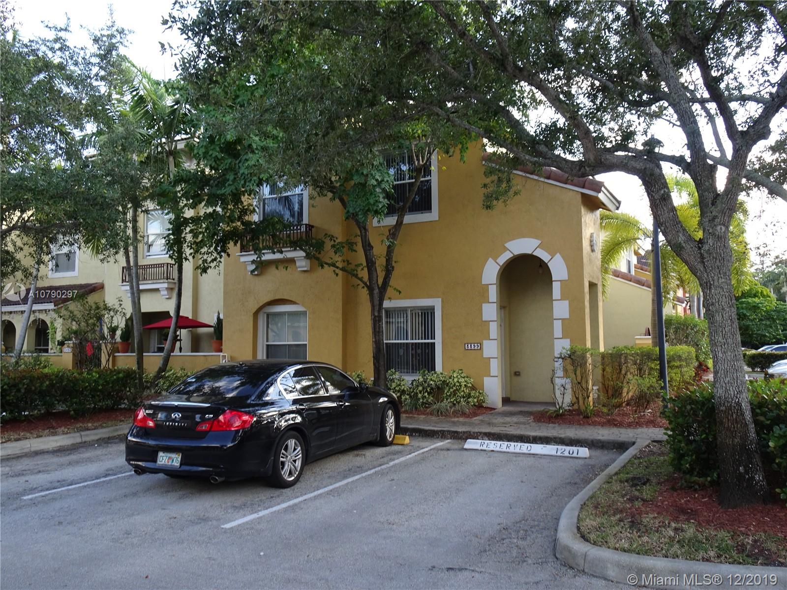 Excellent location corner unit townhouse in gated community with patio. 3 spacious bedrooms, 2.5 baths, large family/ dining room, open kitchen with breakfast bar, wood and tile flooring, Convenient parking, great location and close to shopping and hwy, nice community pool. Washer/dryer in unit.