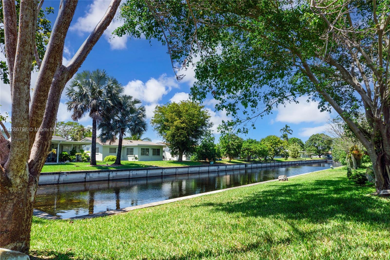 7201 NW 57th Ct