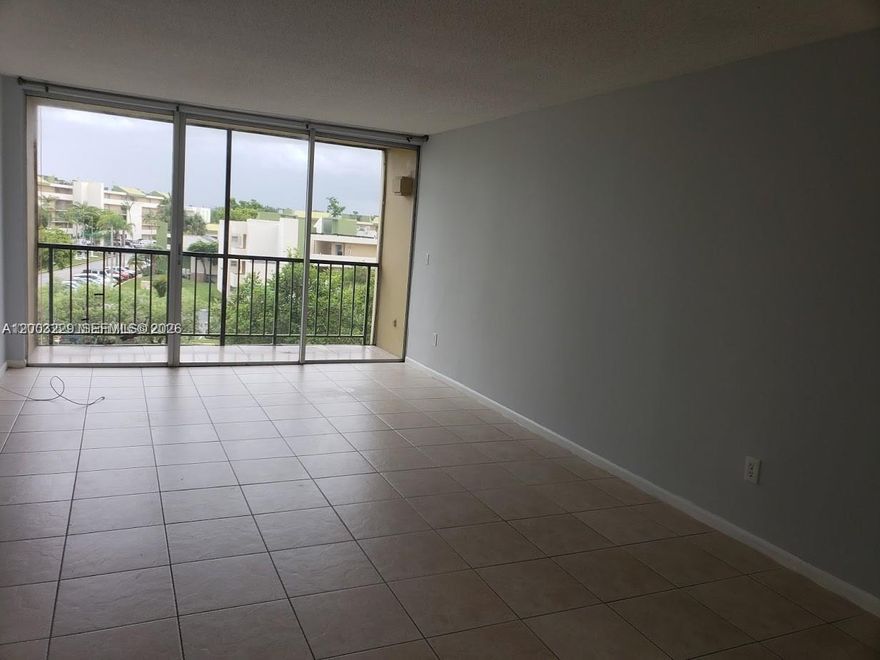 INVESTORS, INVESTORS! Dont loose this opportunity in Fontainebleau, Miami – Next to Doral! This charming 1-bedroom, 1-bathroom condo already rented until Nov 2026 and located in one of Miami’s most convenient areas. Fully remodeled kitchen, Updated bathroom, New water heater installed in 2021, Pleasant view from the unit, Elevator right in front of the apartment door for easy access, Assigned parking space. Enjoy quick and easy access to Miami’s major highways: 836, 826, and the Turnpike – making commuting a breeze. Come a smart investment!