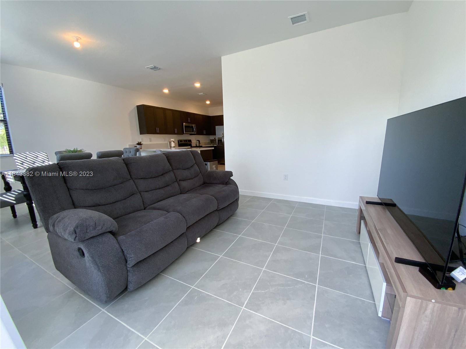 PINE ISLE - Residential Lease
