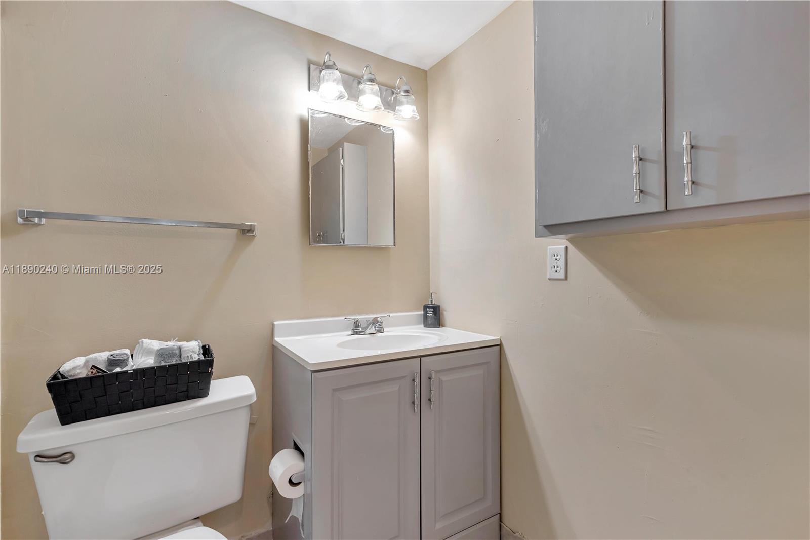 HAMPTON COURT CONDO - Residential