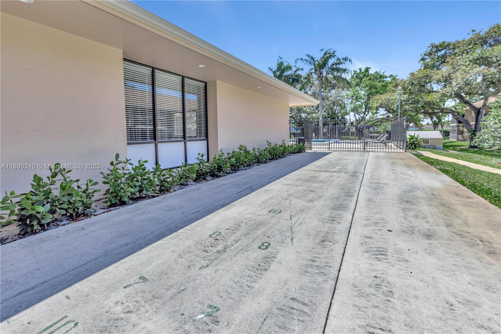 HAMPTON COURT CONDO - Residential