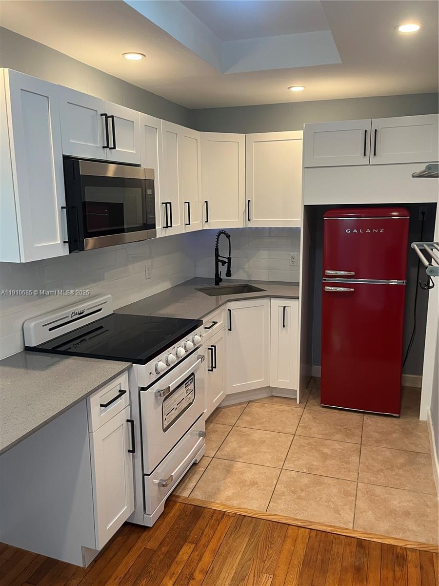 223 CALABRIA CONDO - Residential Lease