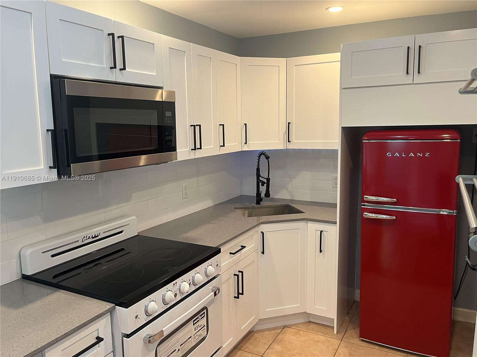 223 CALABRIA CONDO - Residential Lease