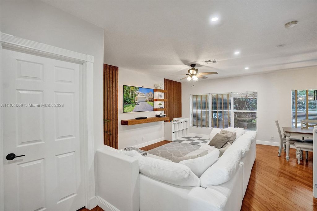 Photo of 3914 Jasmine Ln, Coral Springs, FL 33065 (MLS # A11401569)