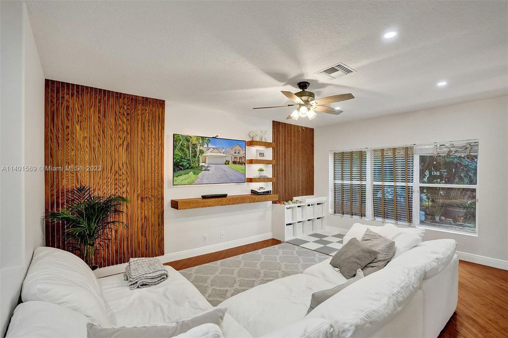 Photo of 3914 Jasmine Ln, Coral Springs, FL 33065 (MLS # A11401569)