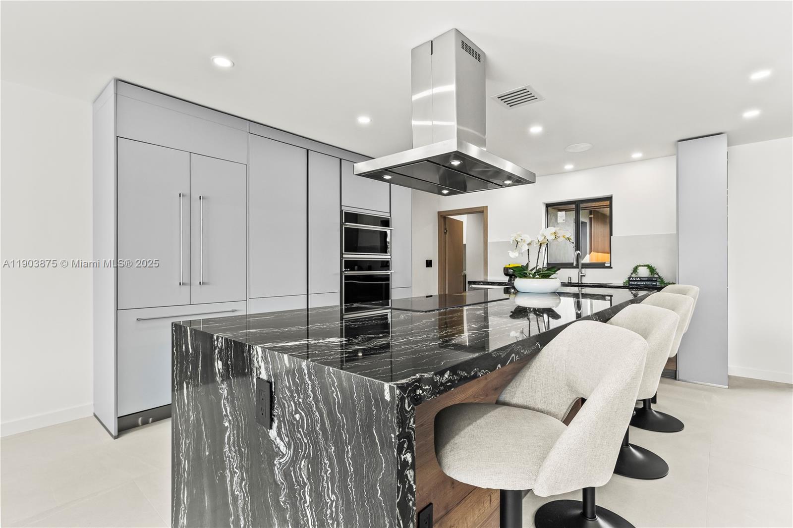 IMPERIAL POINT 2 SEC - Residential